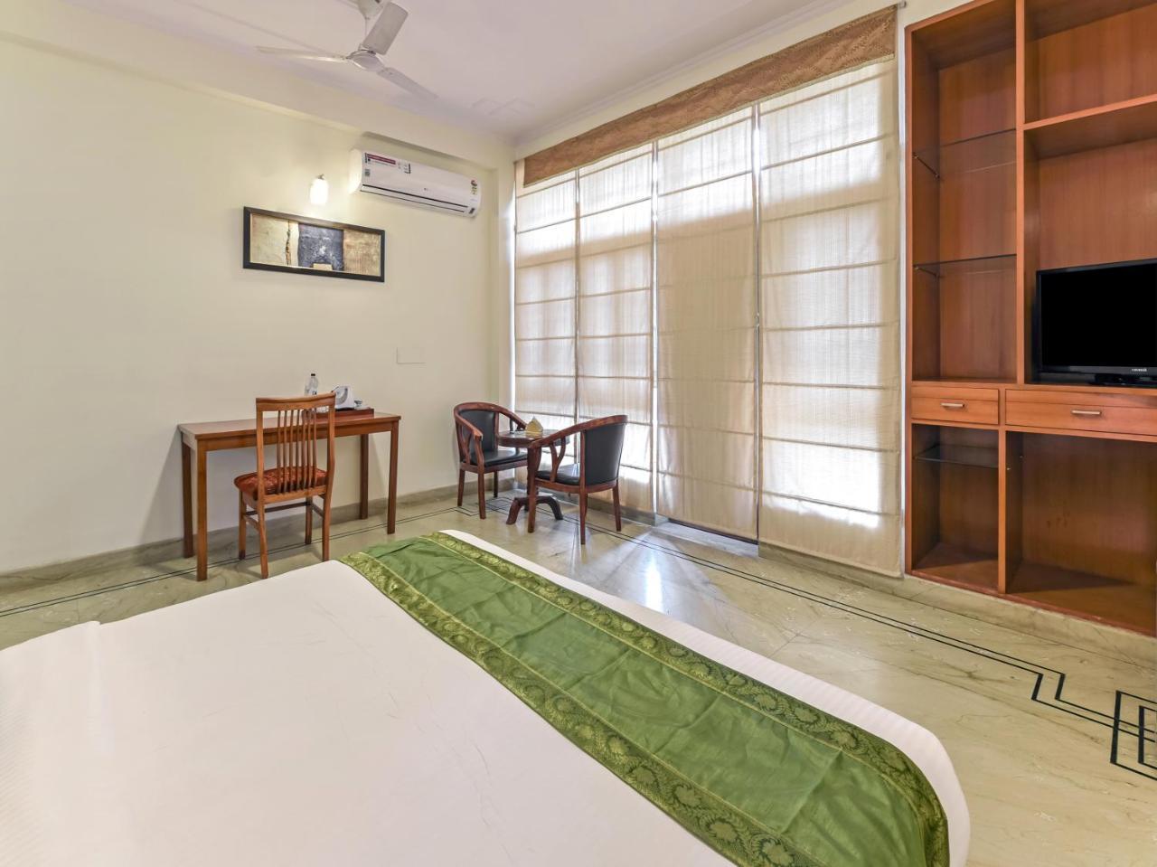 Hotel Treebo Trip The Nest Corporate Greater Noida Exterior foto